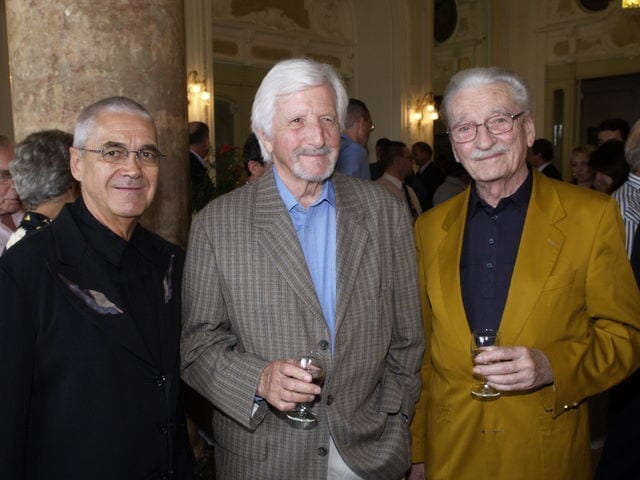 Claude Nobs avec Géo Voumard et René Langel, le trio fondateur du festival, en juillet 2004.