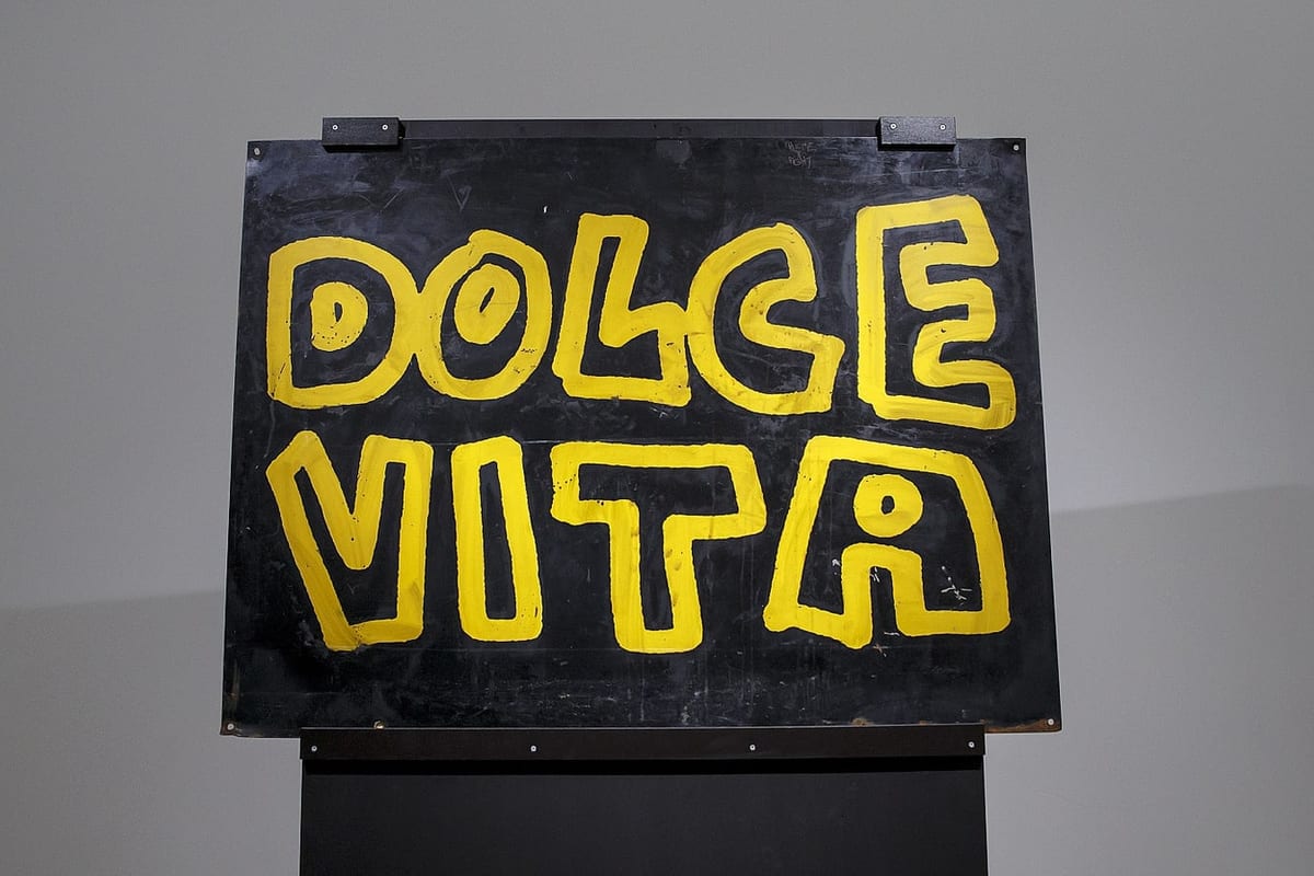 Le logo exposé au Musée historique de Lausanne. Photo Keystone / Salvatore Di Nolfi.