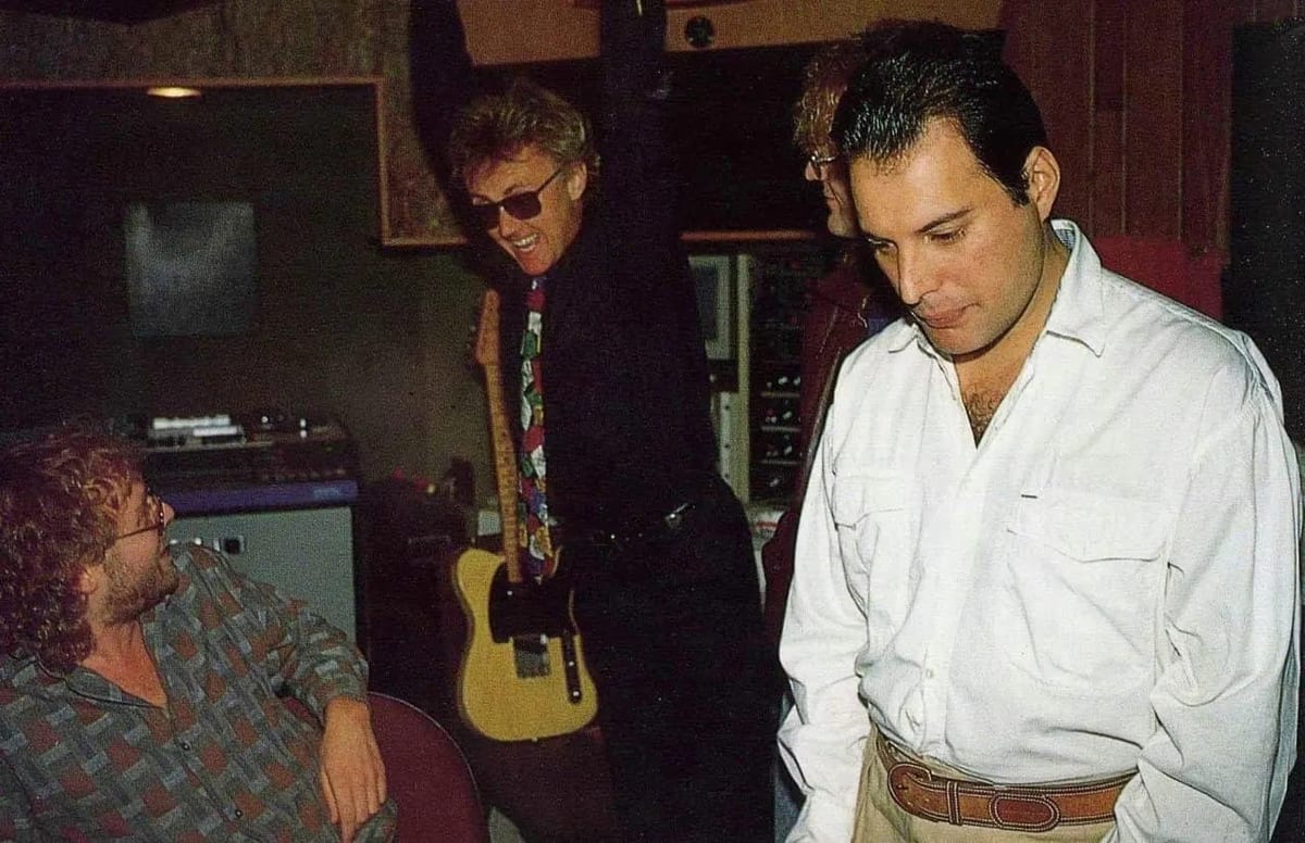David Richards, Roger Taylor et Freddie Mercury au Mountain Studios, dans le Casino de Montreux (1988).