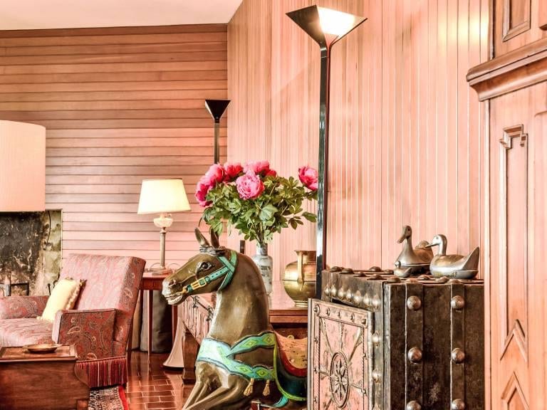 Les canards décoratifs qui ont valu à la maison son surnom de « Duck House ».