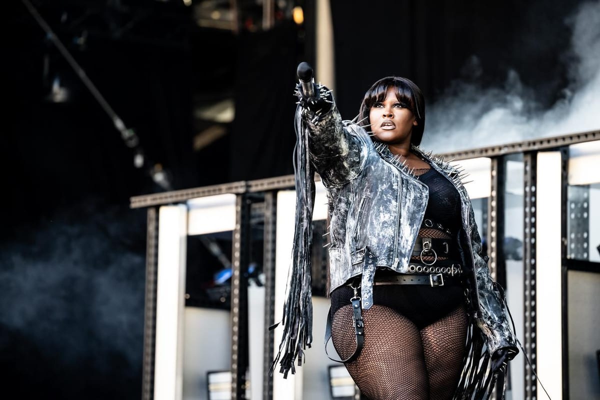 La chanteuse française Yseult sur la scène du Lac du Montreux Jazz Festival, le 12 juillet 2025.