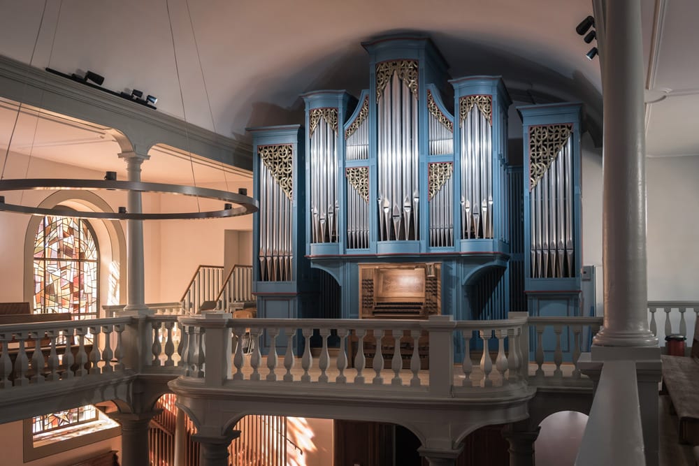 L’orgue de tribune, construit en 1991 par Jean-François Mingot.